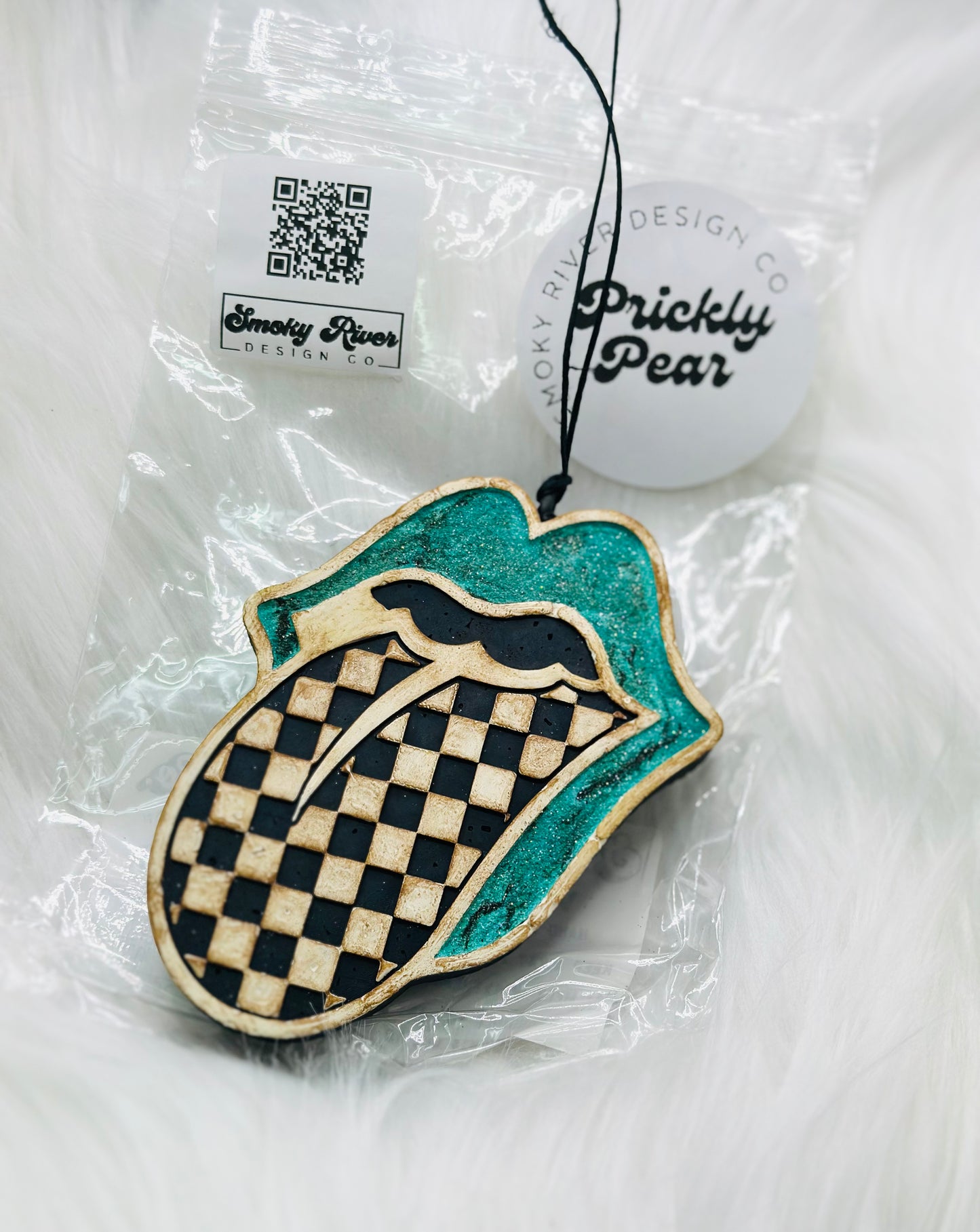 Distressed Checkered Tongue Freshie